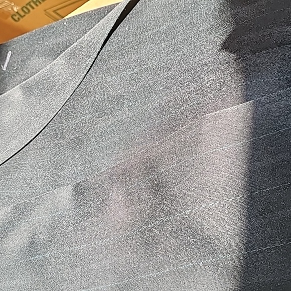 Beautiful man's 2 pce suit. - Picture 13 of 13